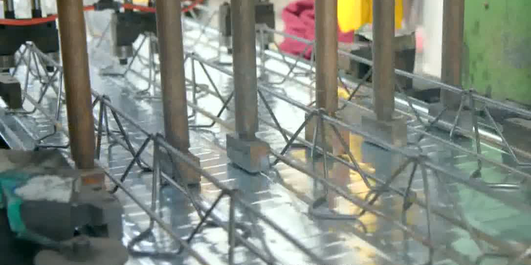 宝润达钢筋桁架楼承板生产工艺